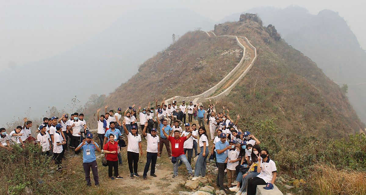 बन्दीपुरको ‘पहाडकी रानी’मा ‘मिनी ग्रेटवाल’ हेर्न पर्यटकको आकर्षण बढ्दो 